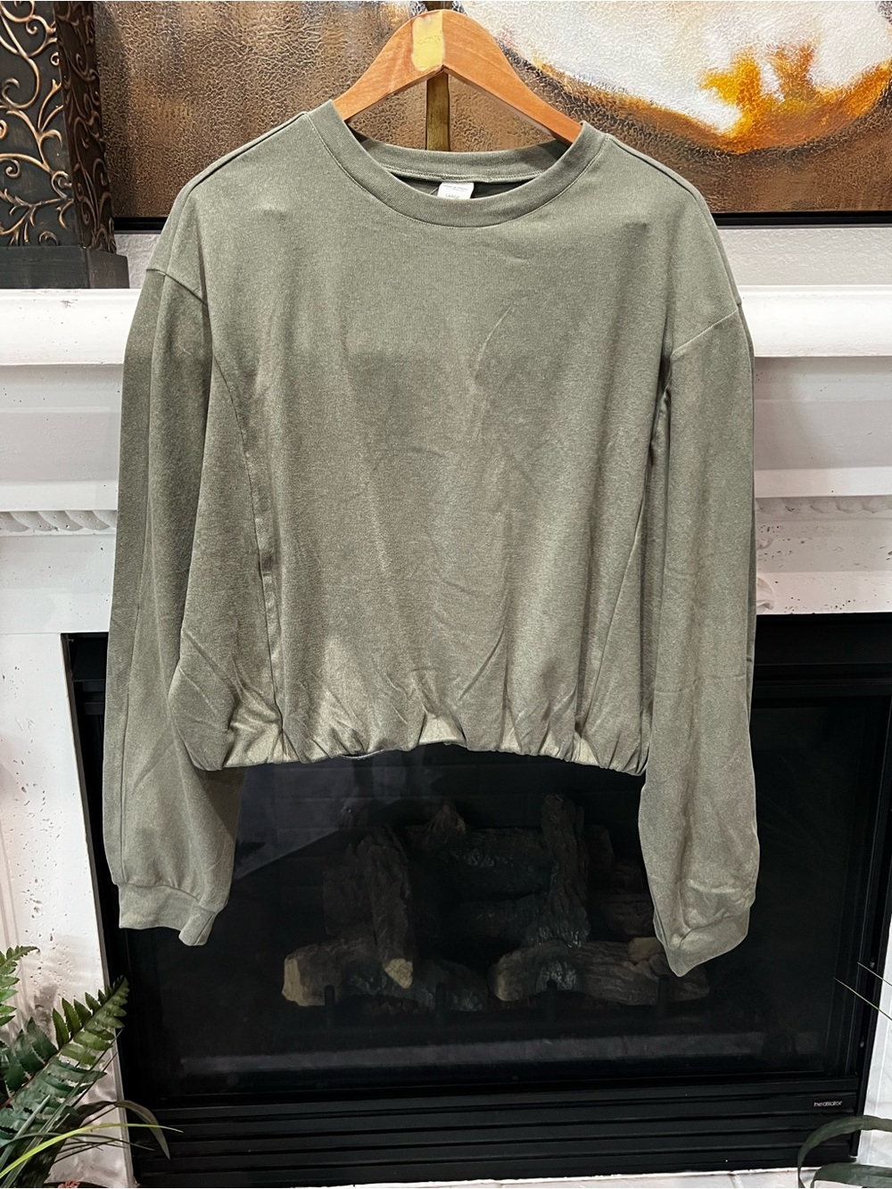 Ebb & Flow Women's Cropped Crewneck Sweatshirt - Olive Green